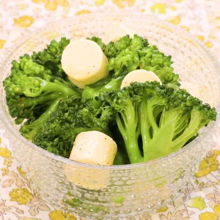 ワインにあう 簡単おつまみ ブロッコリーとチーズのオリーブ油和えのレシピ動画 作り方 Delish Kitchen