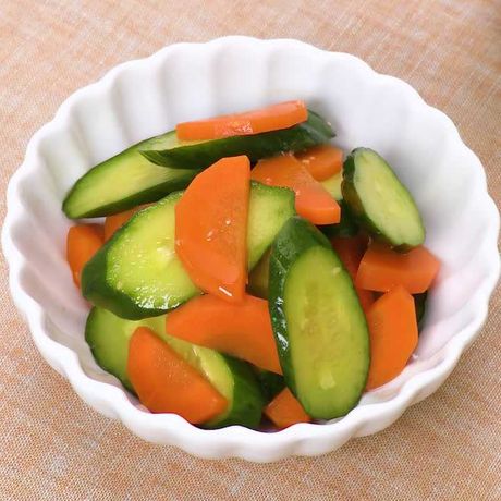 手軽に作れる にんじんときゅうりのめんつゆ浅漬けのレシピ動画 作り方 Delish Kitchen