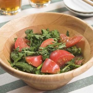 春菊とトマトのごま酢和え