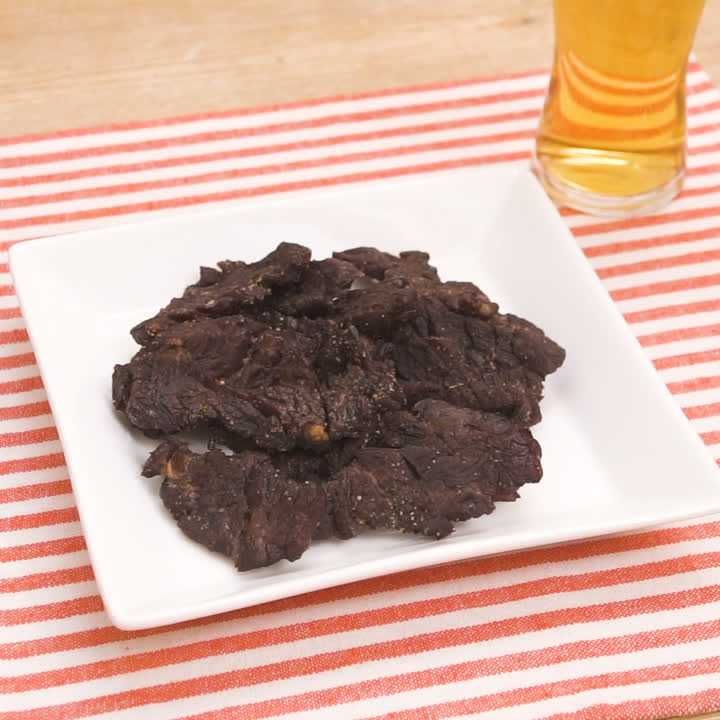 オーブンで作れる！ ジューシービーフジャーキーのレシピ動画・作り方 DELISH KITCHEN