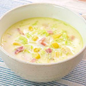 「千切りキャベツとコーンの豆乳スープ」のレシピ動画