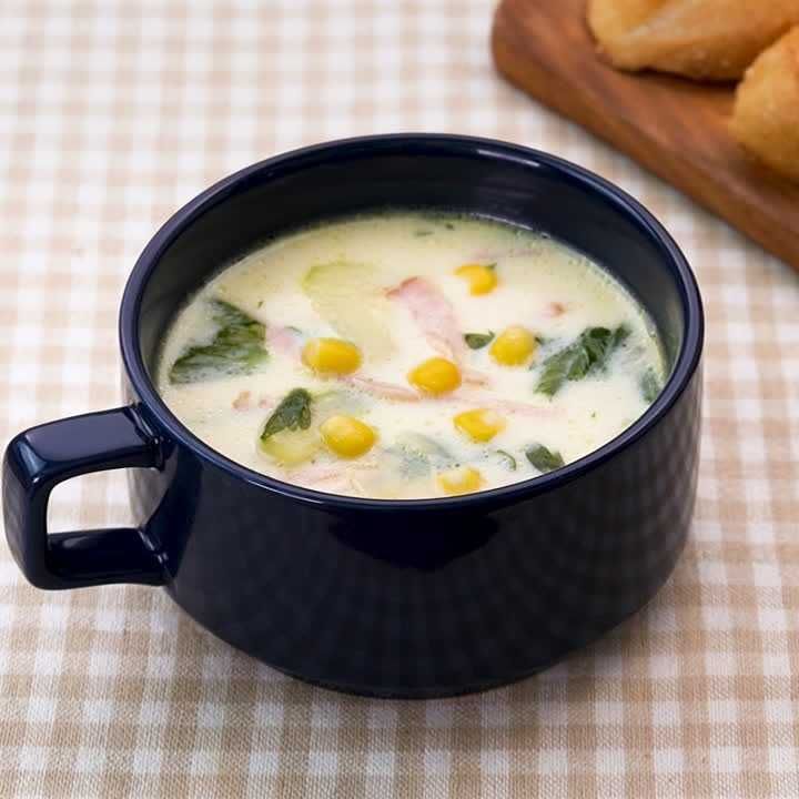 セロリとコーンの豆乳スープ