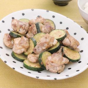 鶏肉とズッキーニの辛子マヨ炒め