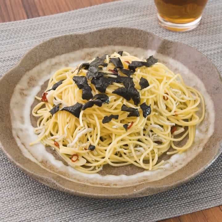 シンプルな味付け♪ しらすと海苔のペペロンチーノのレシピ動画・作り方 | デリッシュキッチン