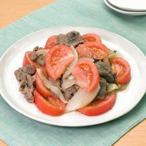 牛切り落とし肉とトマトのみそ炒め