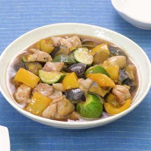「鶏もも肉と夏野菜の中華炒め」のレシピ動画