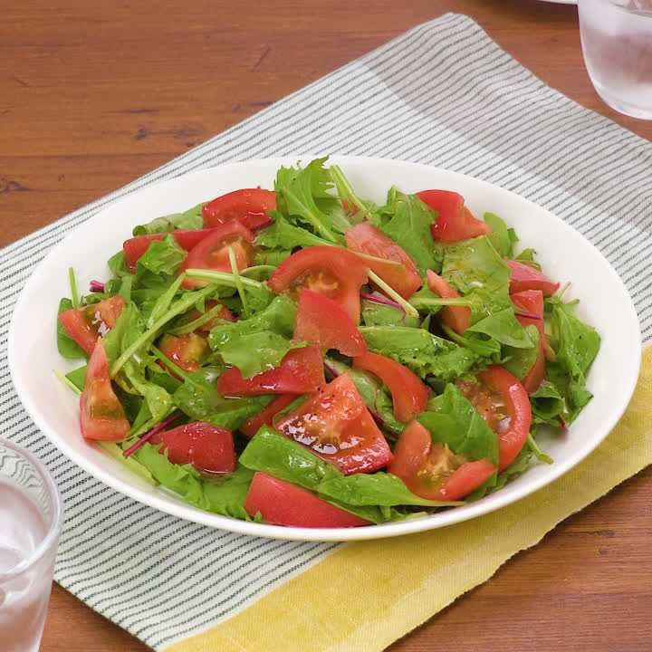 トマトの塩レモンドレッシングサラダ