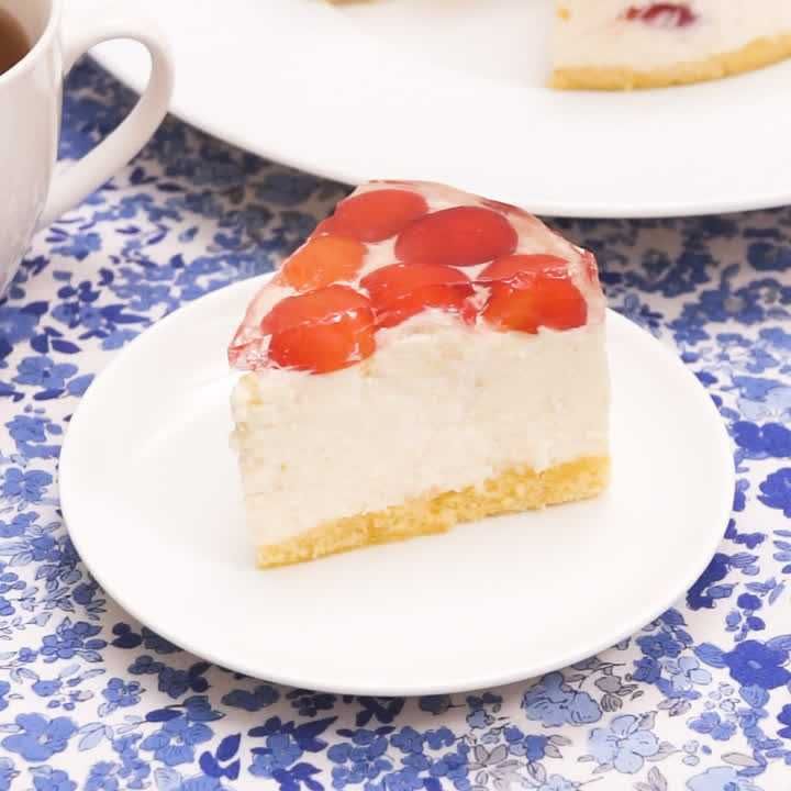 さくらんぼの白ワインレアチーズケーキ