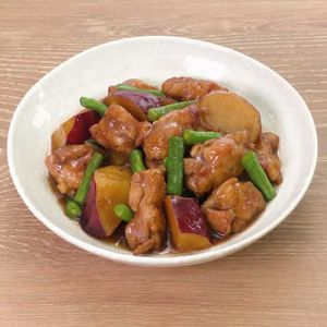 「鶏肉とさつまいもの甘辛煮」のレシピ動画