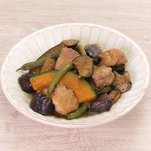 「鶏肉となすの照り煮」のレシピ動画