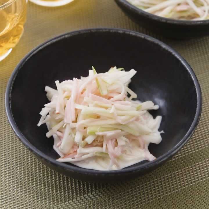 セロリとハムの千切りサラダ