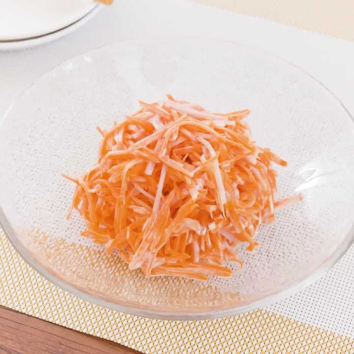 にんじんとハムの千切りサラダ