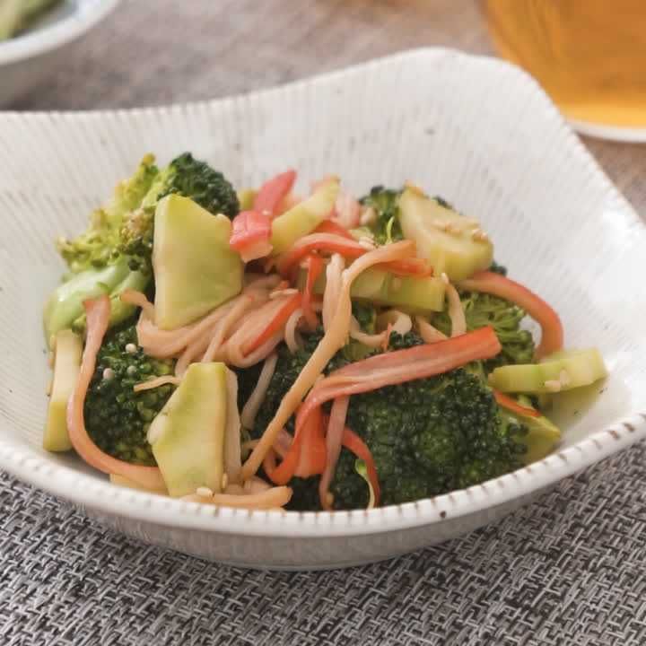 ブロッコリーとかにかまぼこの中華あえ