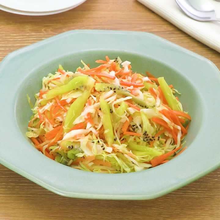 キャベツとキウイのフレンチサラダ