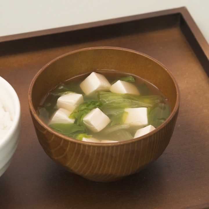 レタスと豆腐のすまし汁
