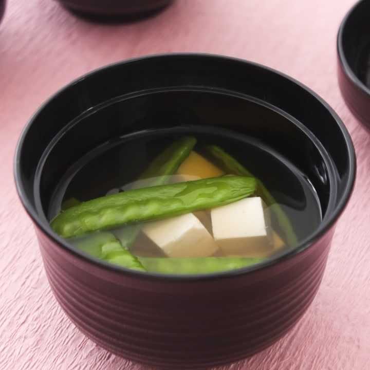 絹さやと豆腐のすまし汁