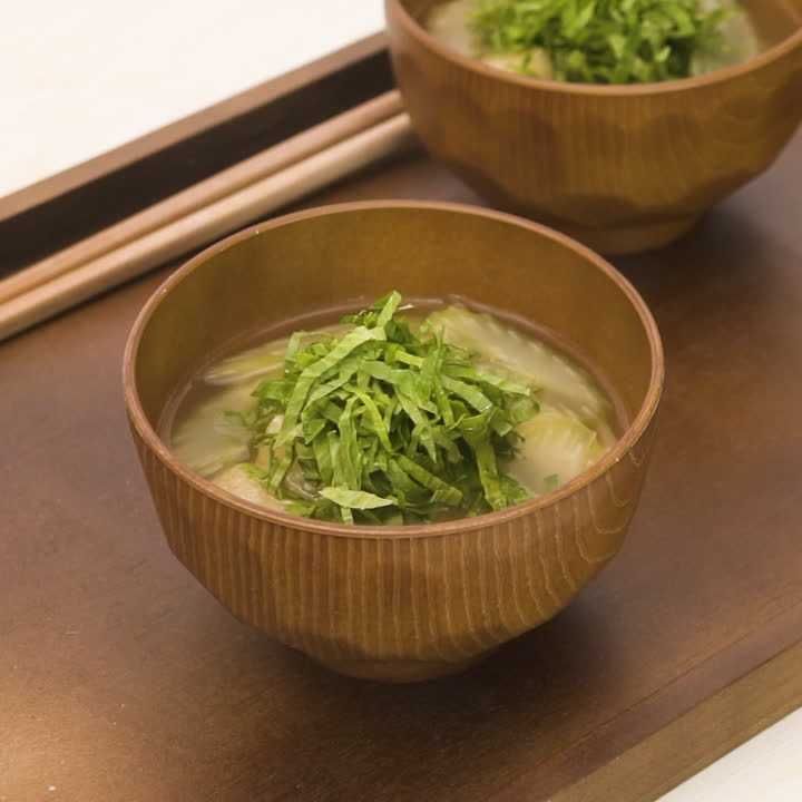 セロリと油揚げの味噌汁