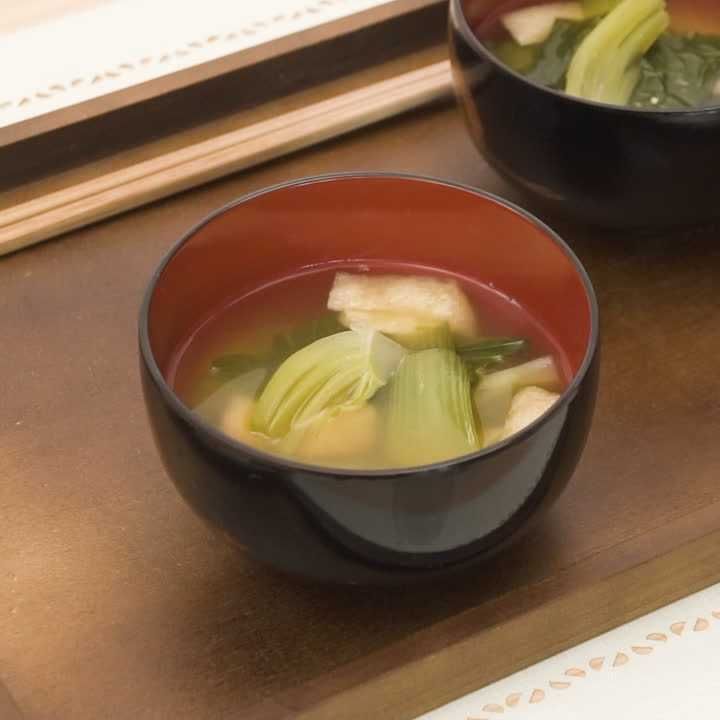 チンゲン菜と油揚げの味噌汁