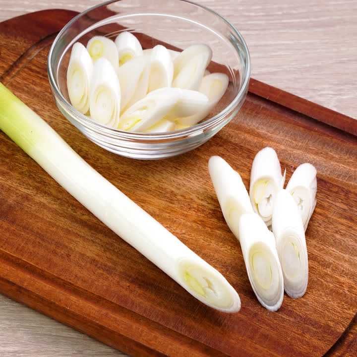 ねぎの切り方（斜め切り）