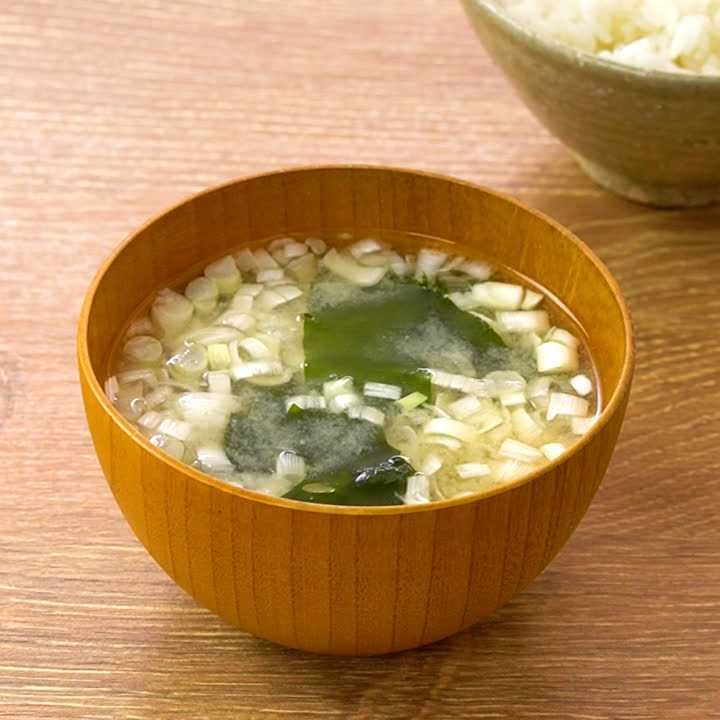 お椀1つで完成 ねぎとわかめの味噌汁のレシピ動画 作り方 Delish Kitchen