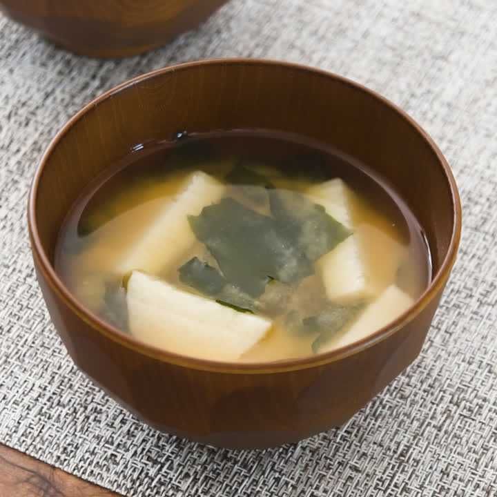 長芋とわかめの味噌汁