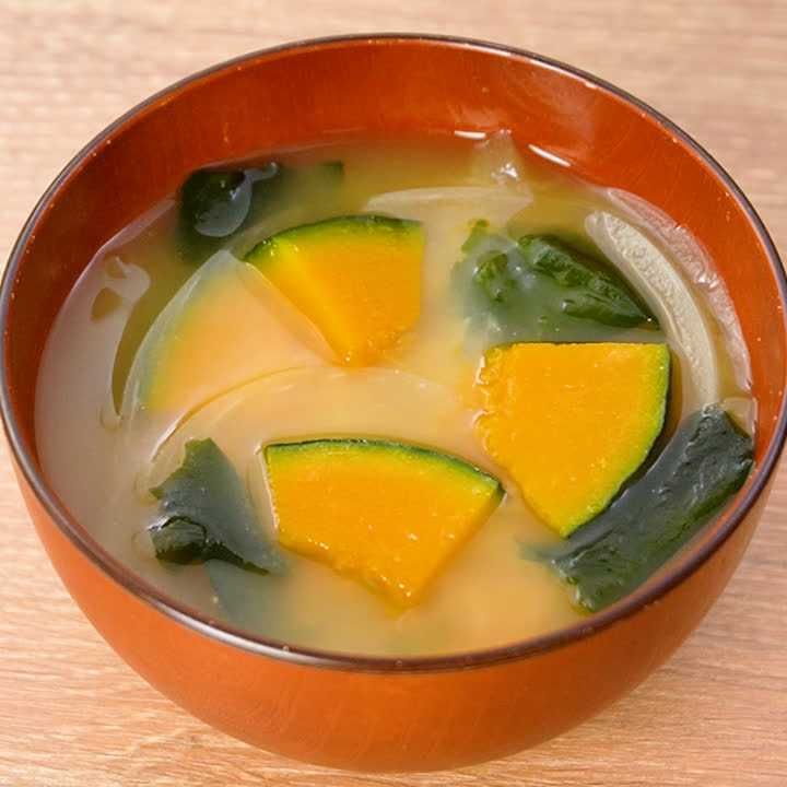 かぼちゃと玉ねぎの味噌汁