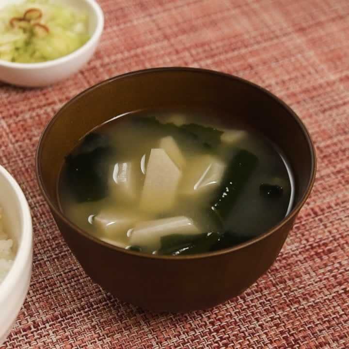 里芋とわかめの味噌汁