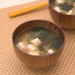海藻と豆腐の味噌汁