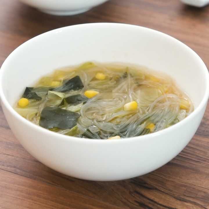 キャベツとわかめの春雨スープ