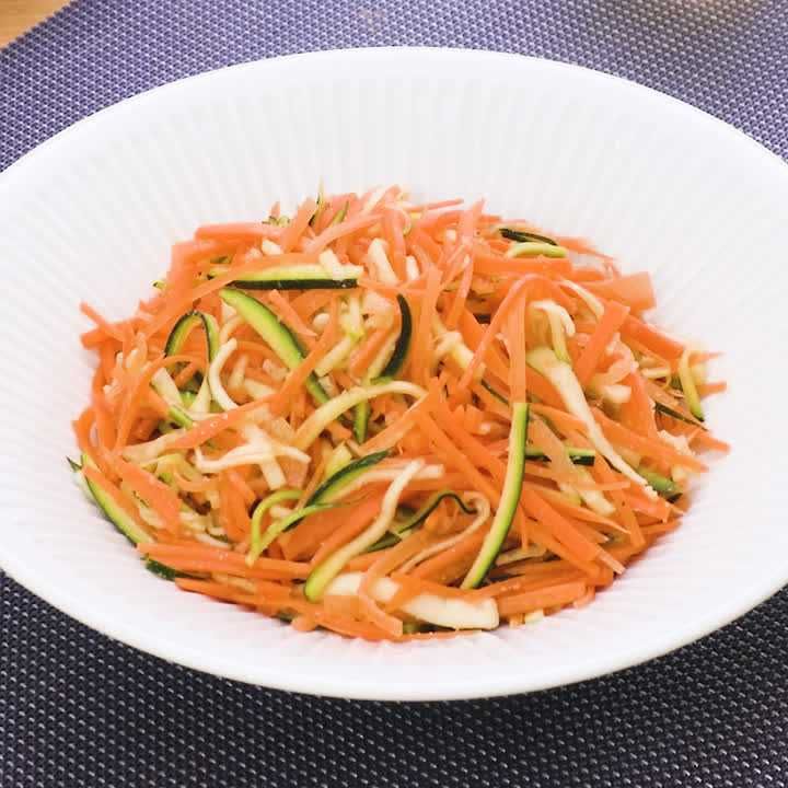 にんじんとズッキーニのごまポン酢和え
