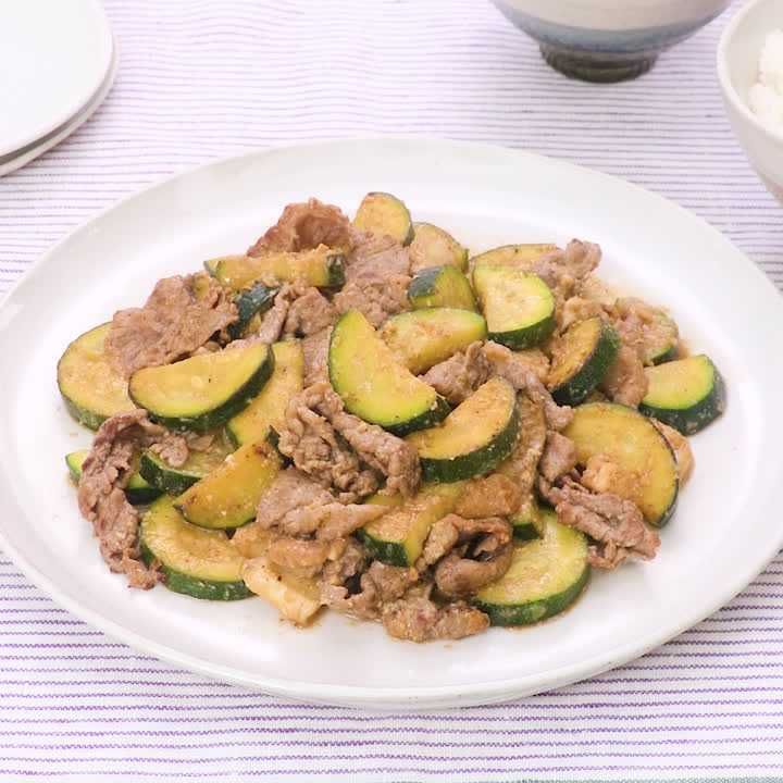 牛こまとズッキーニのごまみそ炒め