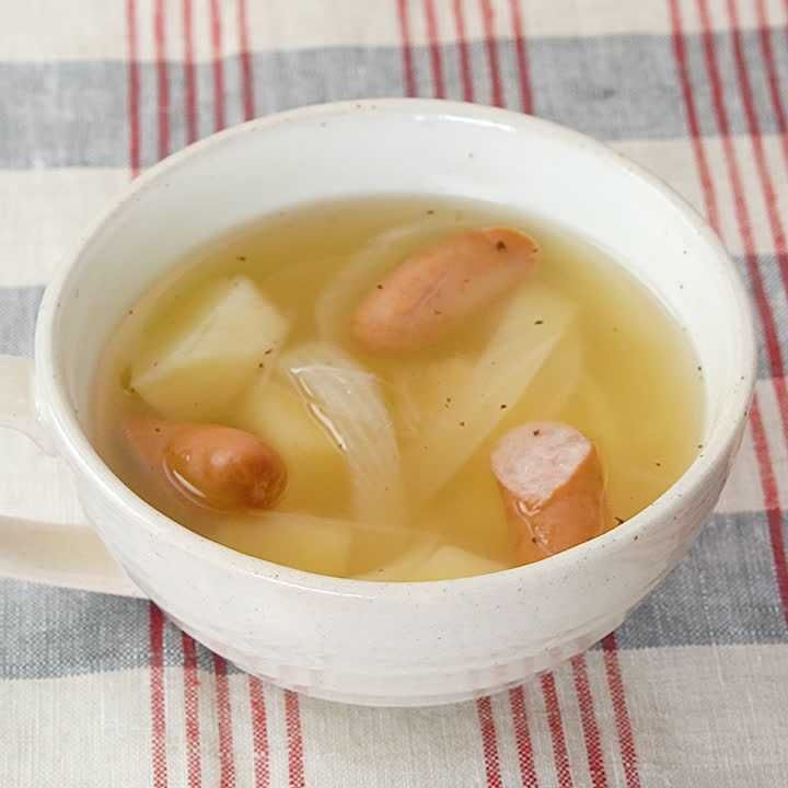 じゃがいもとソーセージのコンソメスープ