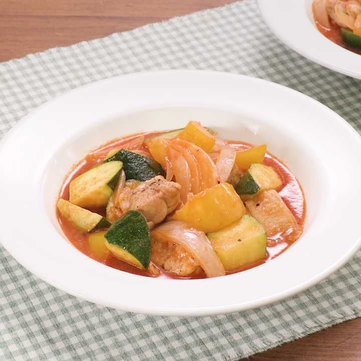 鶏もも肉とズッキーニのケチャップ煮