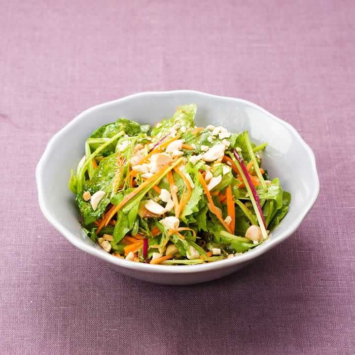 ベビーリーフとにんじんのサラダ