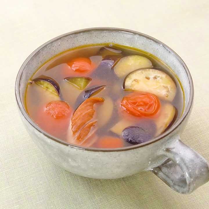なすとミニトマトのコンソメスープ