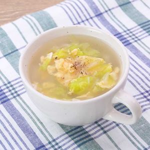 「白菜と卵のコンソメスープ」のレシピ動画