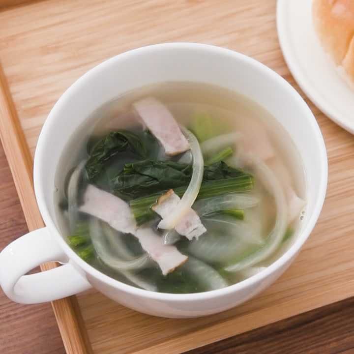 バターの風味香る ほうれん草とベーコンのコンソメスープのレシピ動画 作り方 Delish Kitchen