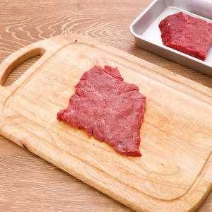豚肉を粗く刻む方法