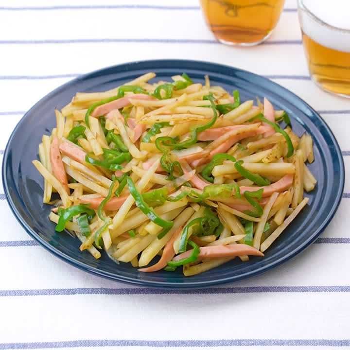 魚肉ソーセージとじゃがいもの炒め物