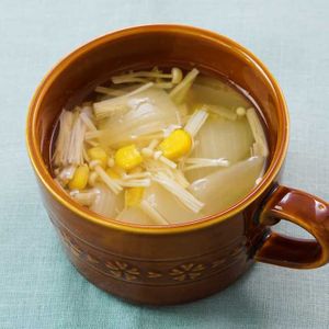 「玉ねぎとえのきのコンソメスープ」のレシピ動画