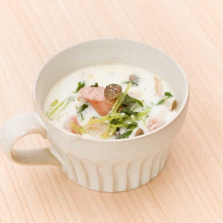 豆苗とソーセージのミルクスープ