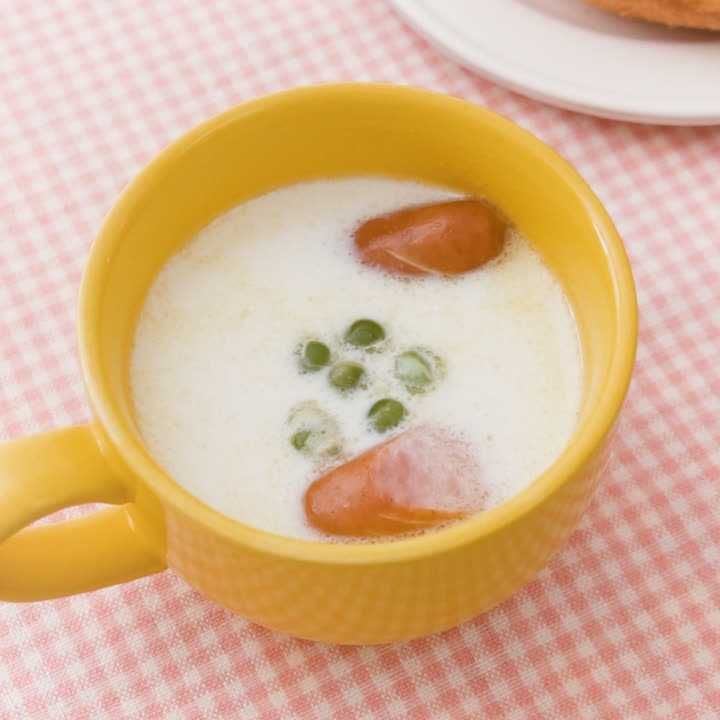 グリーンピースとソーセージのミルクスープ