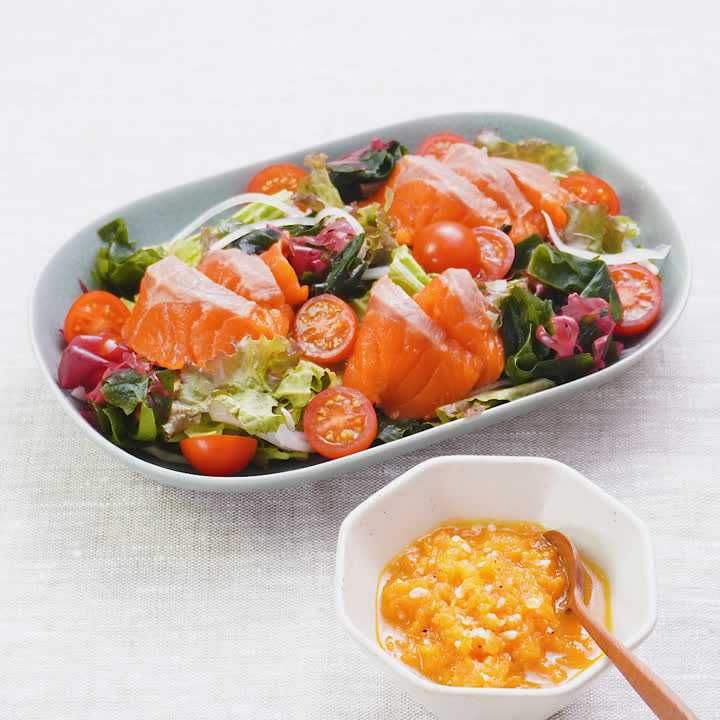 甘酒にんじんドレッシングの海鮮サラダ