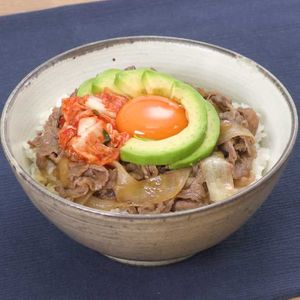 「韓国風アボカド牛丼」のレシピ動画