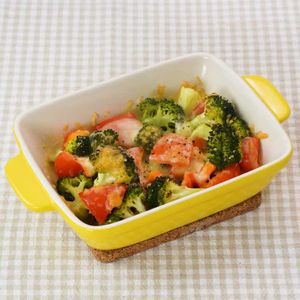 「ブロッコリーと赤パプリカのチーズ焼き」のレシピ動画