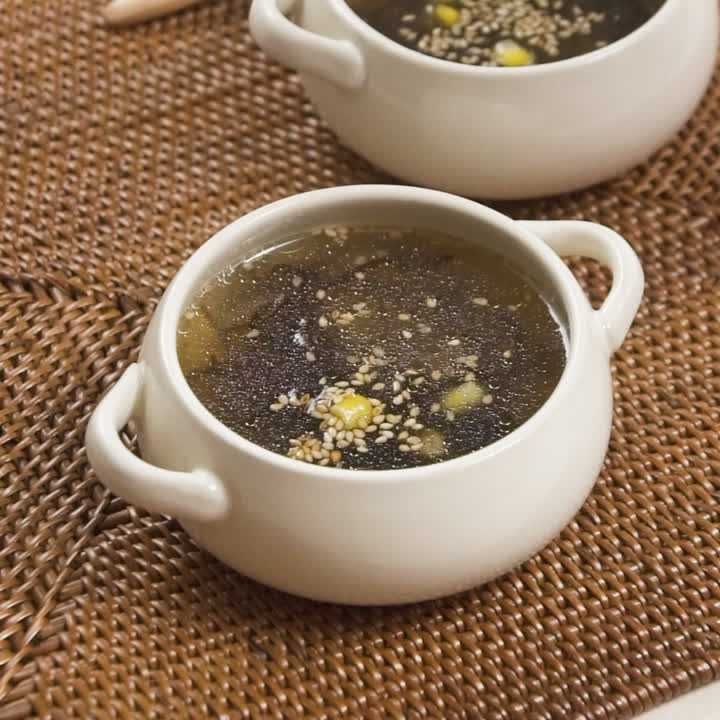 もずくとコーンの塩バタースープ