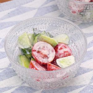 「きゅうりとミニトマトのシーザー風」のレシピ動画