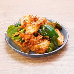 「豆腐と丸ごとピーマンのキムチ炒め」のレシピ動画