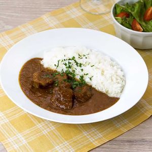 「赤ワイン入りビーフカレー」のレシピ動画