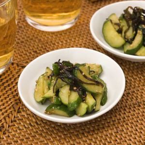 きゅうりの塩昆布炒め